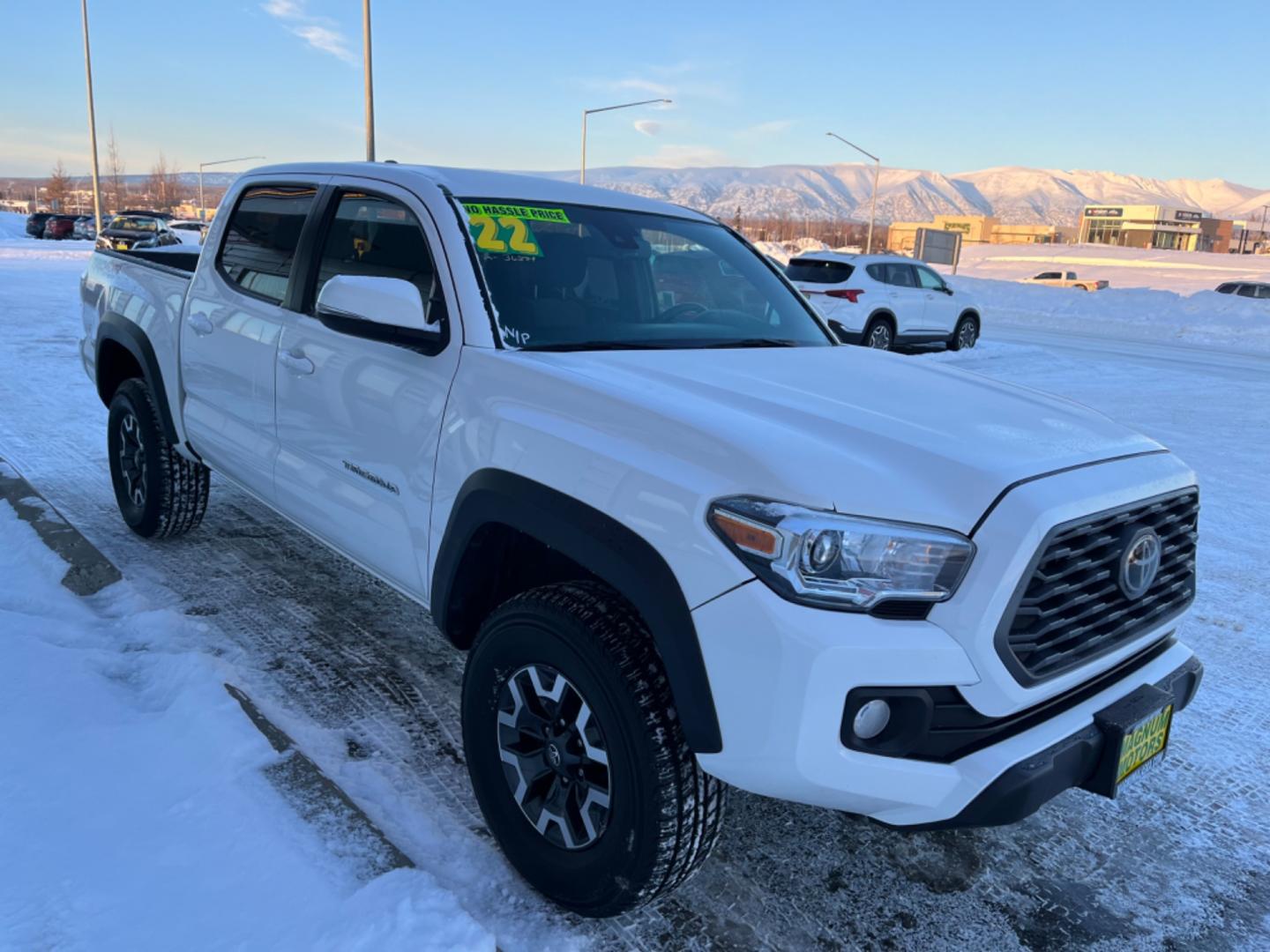 2022 WHITE /charcoal cloth TOYOTA TACOMA SR V6 (3TMCZ5AN6NM) with an 3.5L engine, Automatic transmission, located at 1960 Industrial Drive, Wasilla, 99654, (907) 274-2277, 61.573475, -149.400146 - Photo#5